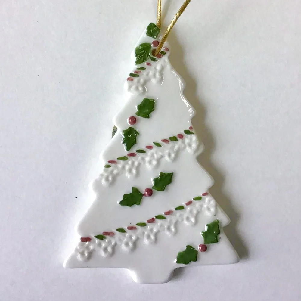 The Homemakers Idea Company christmas tree